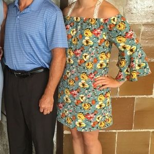 Cute off the shoulder floral dress with pockets!